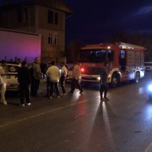 dugun konvoyu kaza yapti gelin hastaneye kaldirildi 7wSDweTg