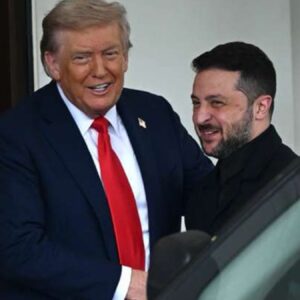 zelenskinin kiyafeti yine gundem oldu trumpin yorumu ukrayna liderini bu kez gulumsetti 2r6ABfIU