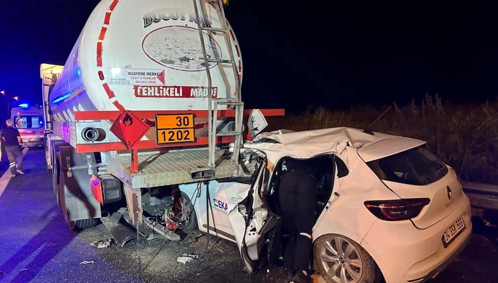 tag otoyolunda kaza otomobil tankere carpti lcJAfqJe