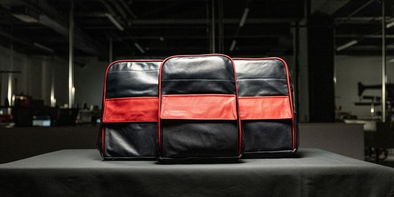 ucak koltuklarini cocuklarin sirtina giydirdiler ARfkOpBj