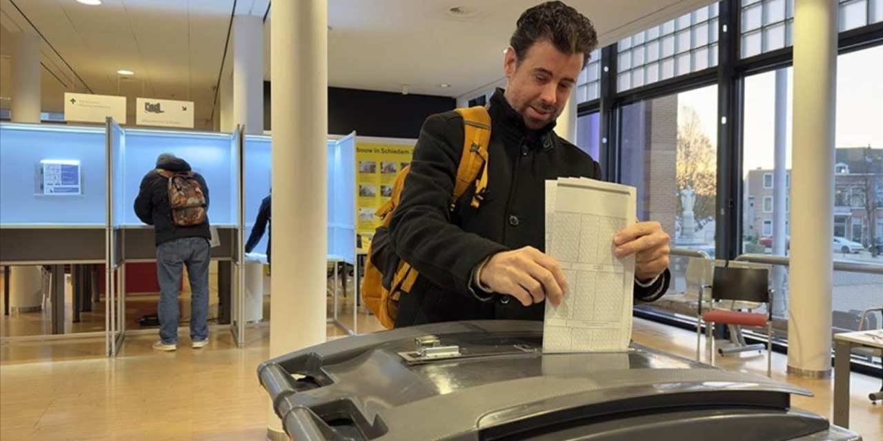 hollanda secimlerinde sosyal liberal d66 onde LSauBNsx.jpg