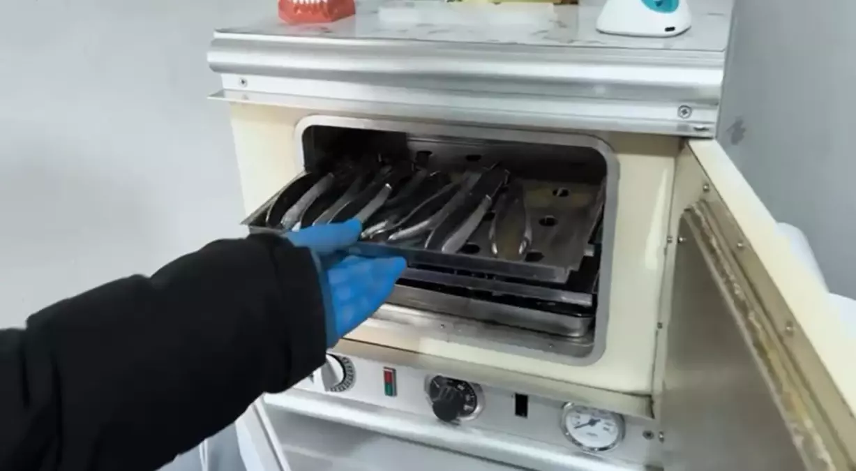 igdirda ruhsatsiz dis klinigi operasyonu 2 kisi gozaltinda CO9FBCqy.jpg