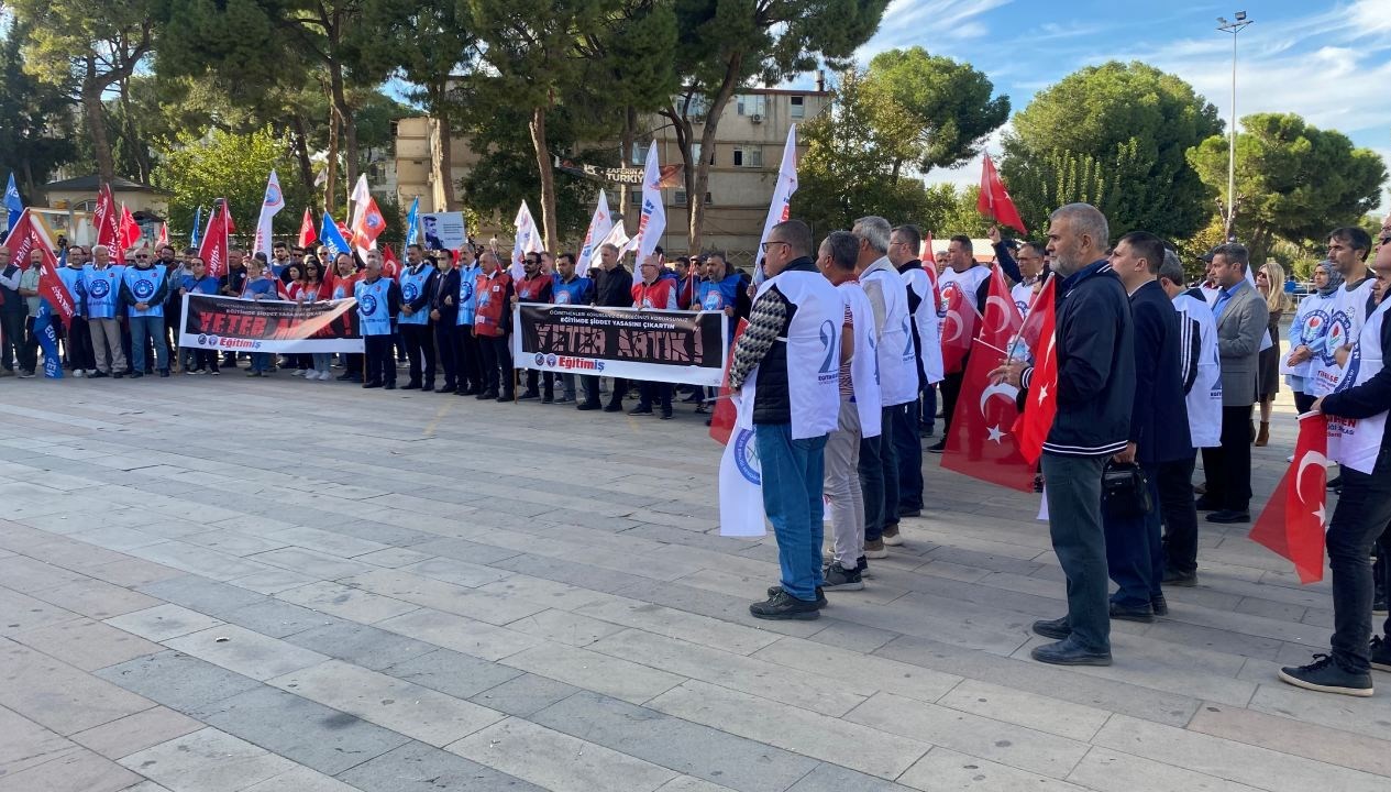 manisada okul muduru ve ogretmene saldiri QNRS5SdR.jpg